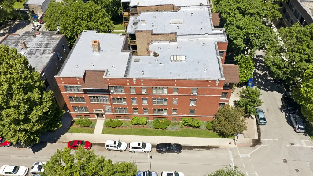 1226 East 54 Street Chicago IL 60615