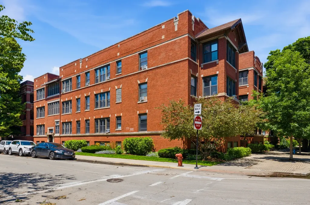 1226 East 54 Street Chicago IL 60615