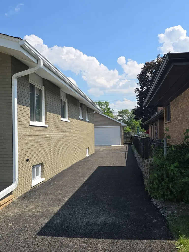 2853 140TH Place Blue Island IL 60406