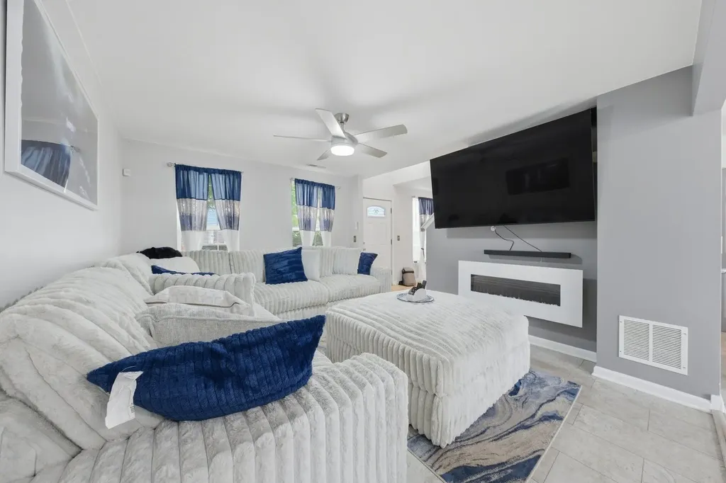 1763 Edith Lane Aurora IL 60504