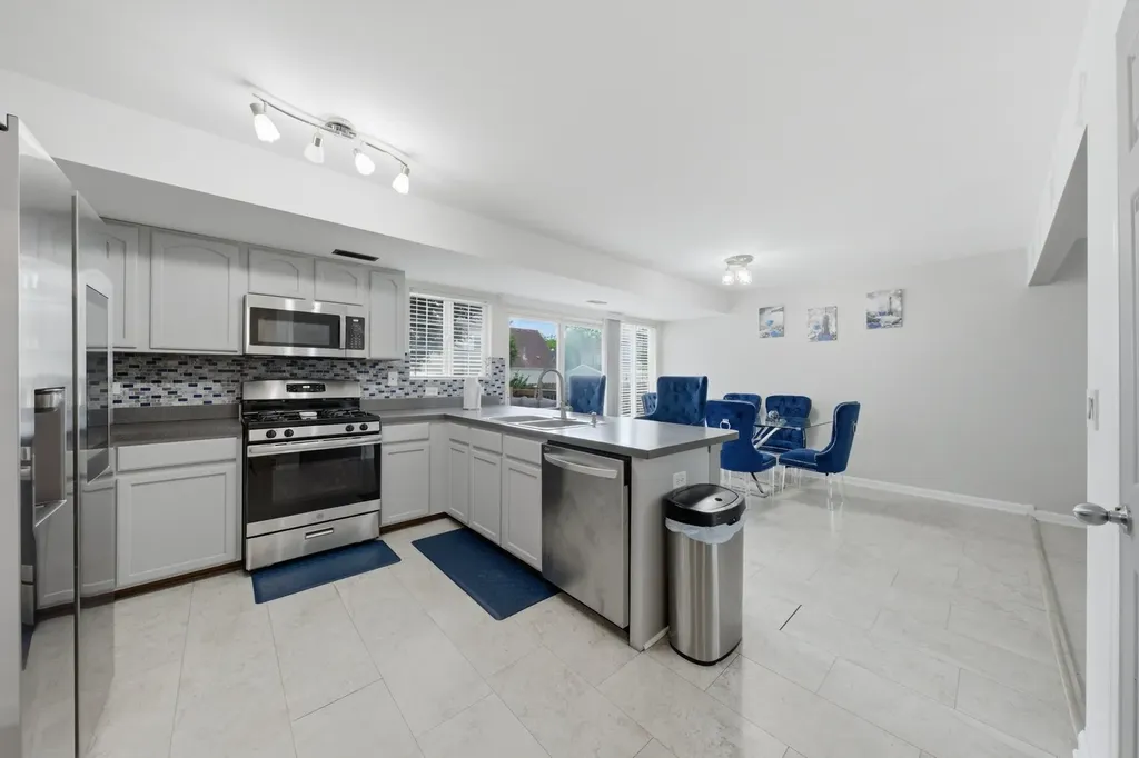 1763 Edith Lane Aurora IL 60504