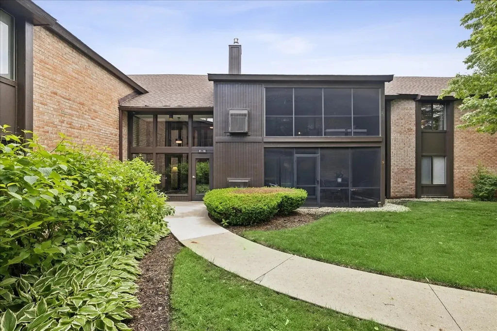 720 Saint Andrews Lane Crystal Lake IL 60014
