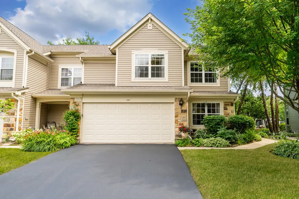 141 Crescent Lane Schaumburg IL 60193