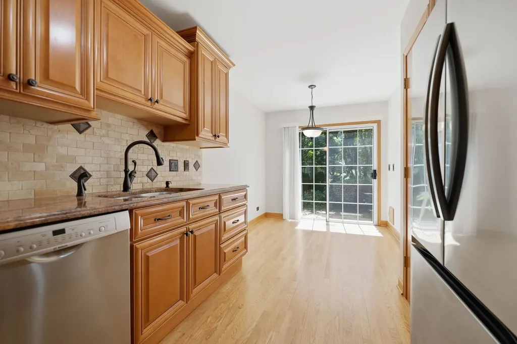 141 Crescent Lane Schaumburg IL 60193