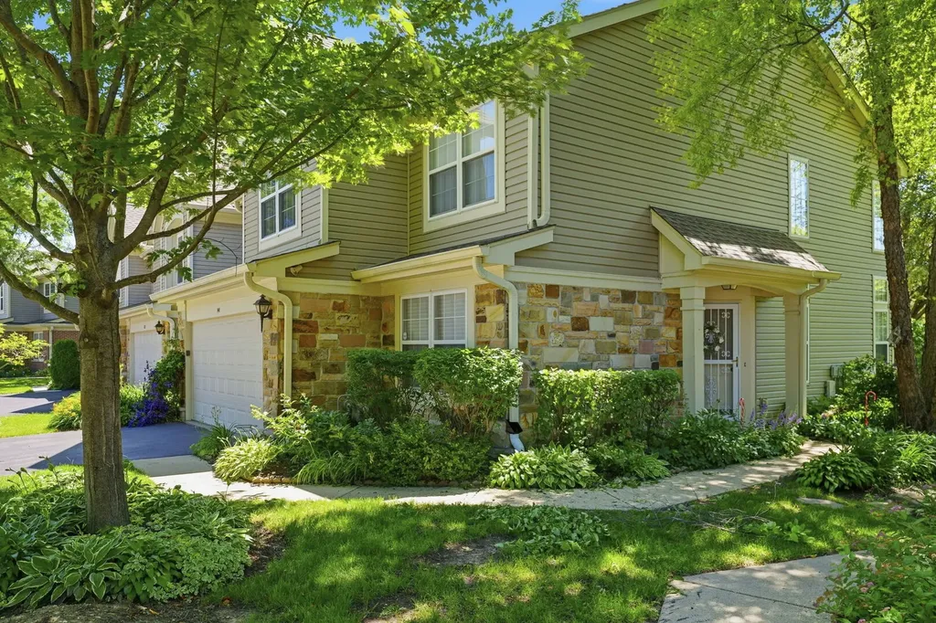 141 Crescent Lane Schaumburg IL 60193