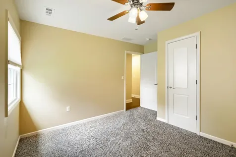 714 Sunset Circle Streamwood IL 60107