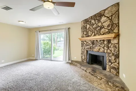 714 Sunset Circle Streamwood IL 60107
