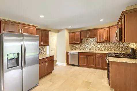 714 Sunset Circle Streamwood IL 60107