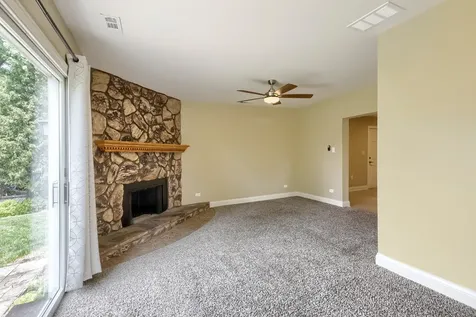 714 Sunset Circle Streamwood IL 60107