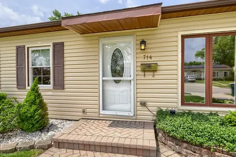714 Sunset Circle Streamwood IL 60107