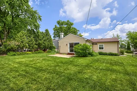 714 Sunset Circle Streamwood IL 60107