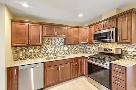 714 Sunset Circle Streamwood IL 60107
