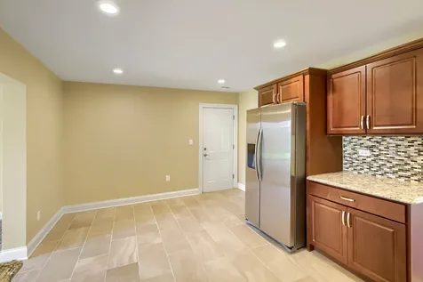 714 Sunset Circle Streamwood IL 60107