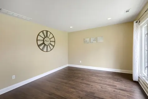 714 Sunset Circle Streamwood IL 60107
