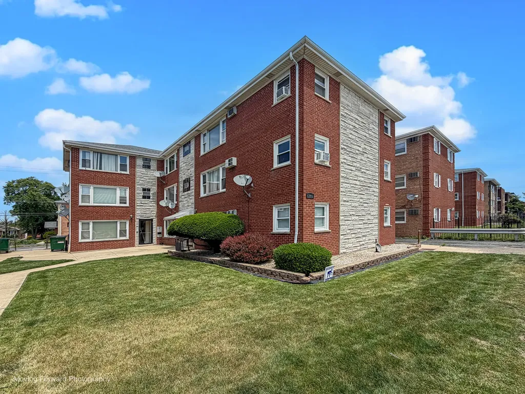6940 West 65th Street Chicago IL 60638