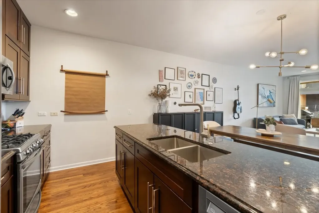 2040 West Belmont Avenue Chicago IL 60618