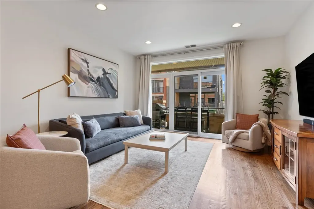 2040 West Belmont Avenue Chicago IL 60618