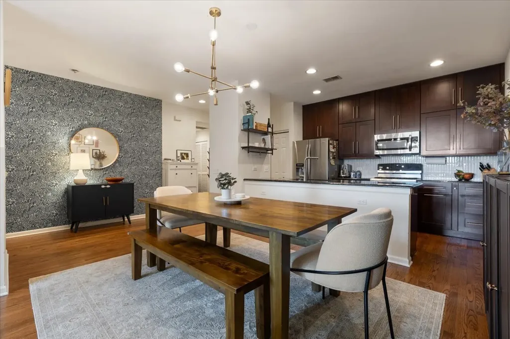 2040 West Belmont Avenue Chicago IL 60618