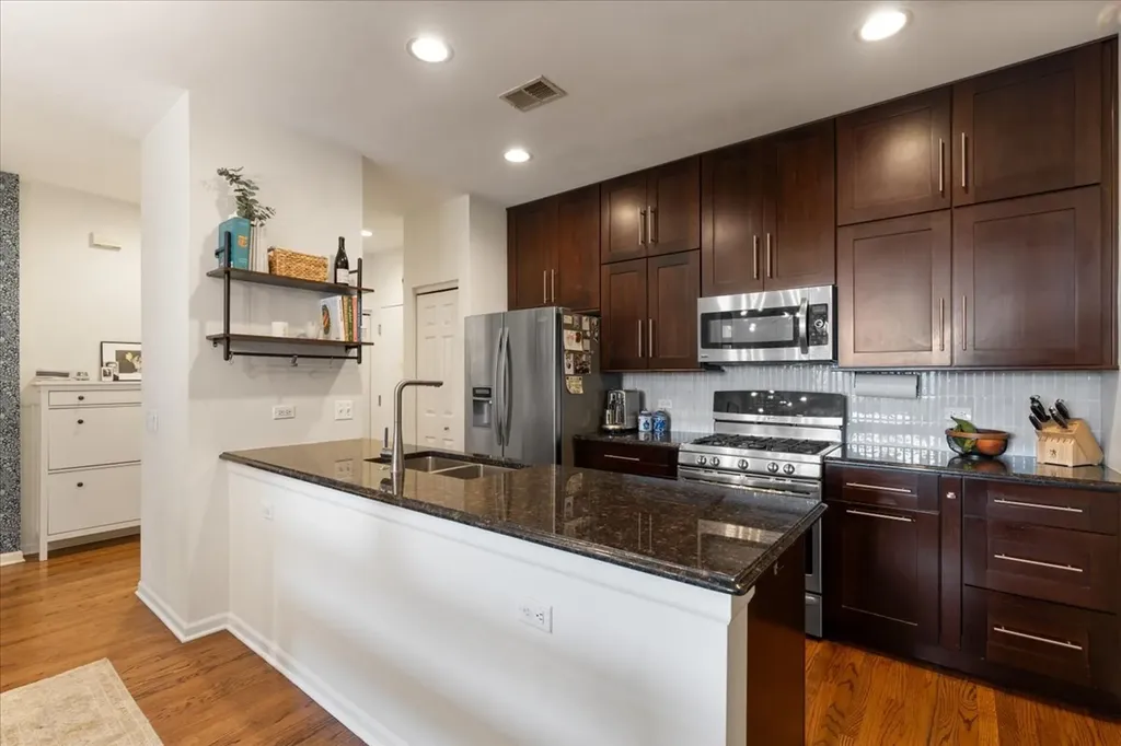 2040 West Belmont Avenue Chicago IL 60618