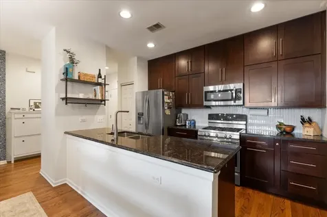 2040 West Belmont Avenue Chicago IL 60618