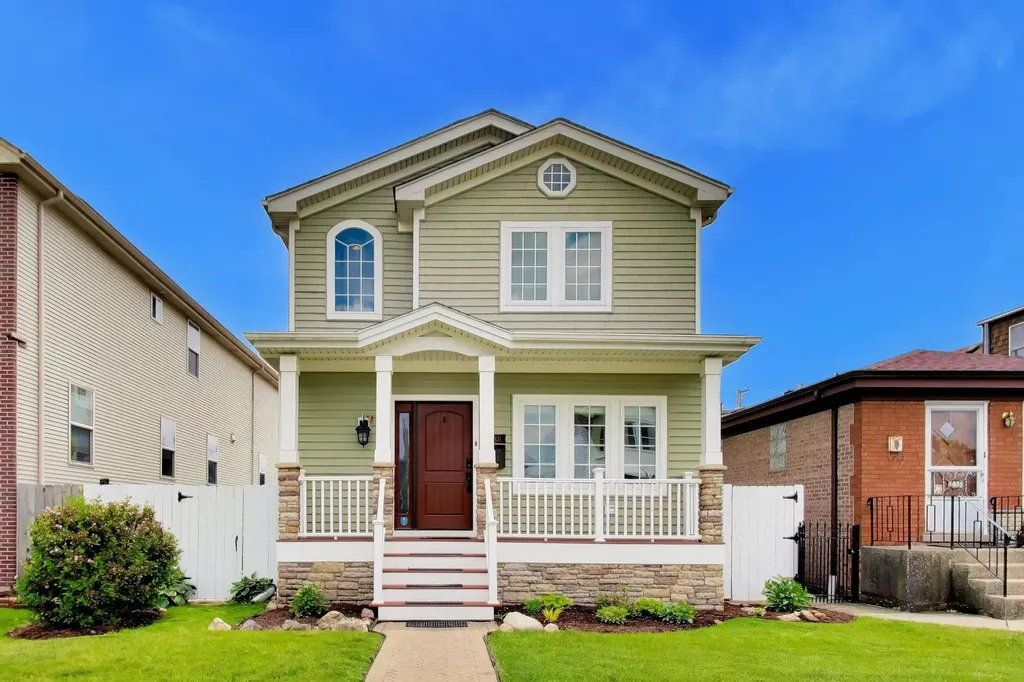 4831 West Winnemac Avenue Chicago IL 60630