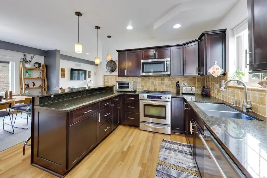4831 West Winnemac Avenue Chicago IL 60630
