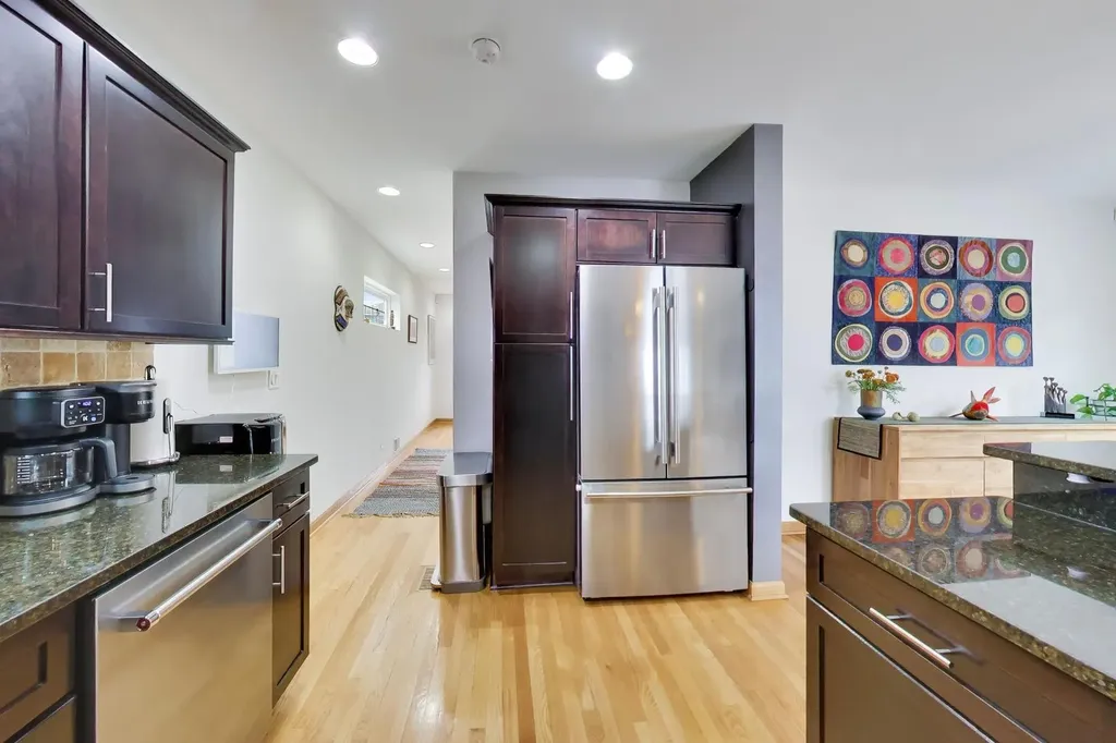 4831 West Winnemac Avenue Chicago IL 60630