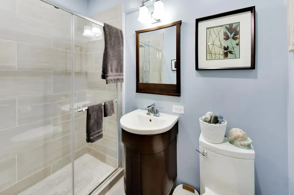 4831 West Winnemac Avenue Chicago IL 60630