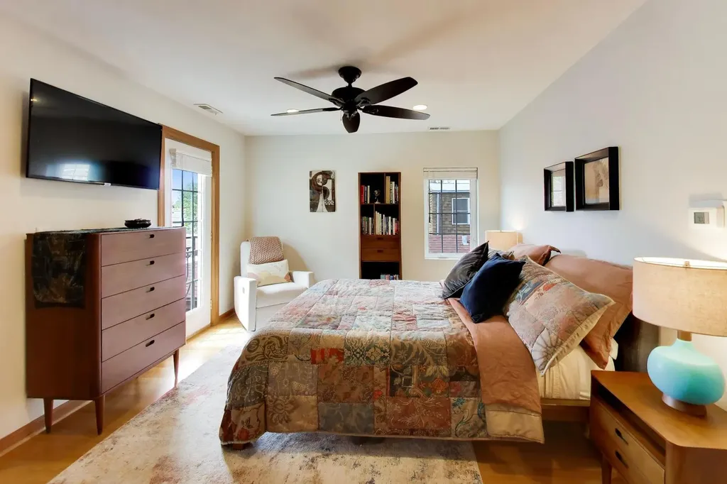 4831 West Winnemac Avenue Chicago IL 60630