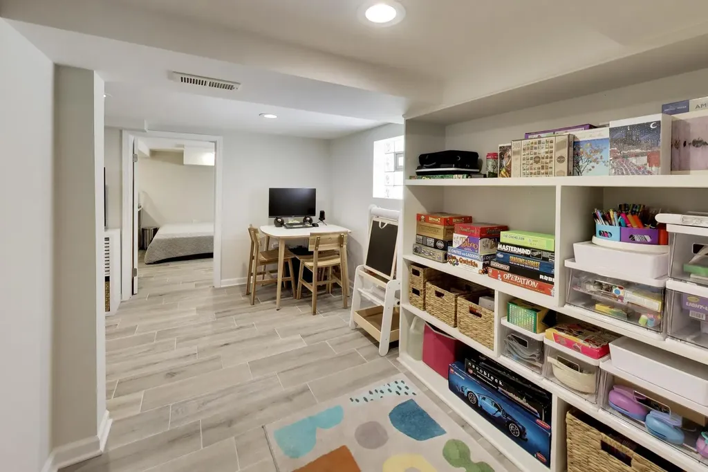 4831 West Winnemac Avenue Chicago IL 60630