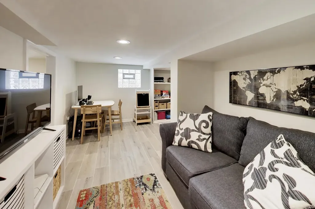 4831 West Winnemac Avenue Chicago IL 60630