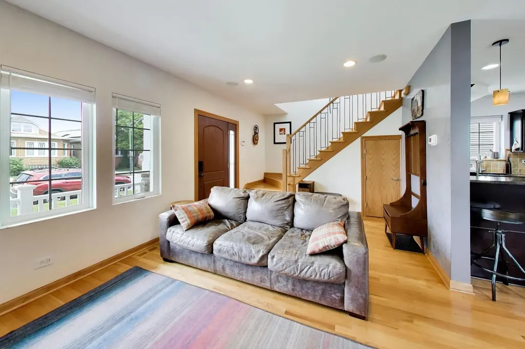 4831 West Winnemac Avenue Chicago IL 60630