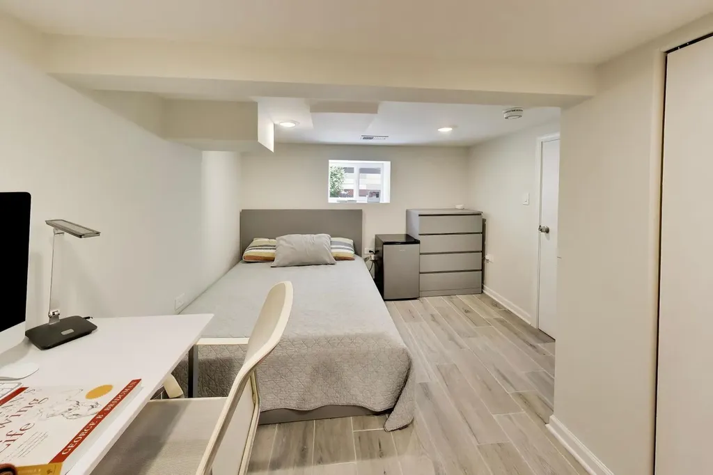 4831 West Winnemac Avenue Chicago IL 60630