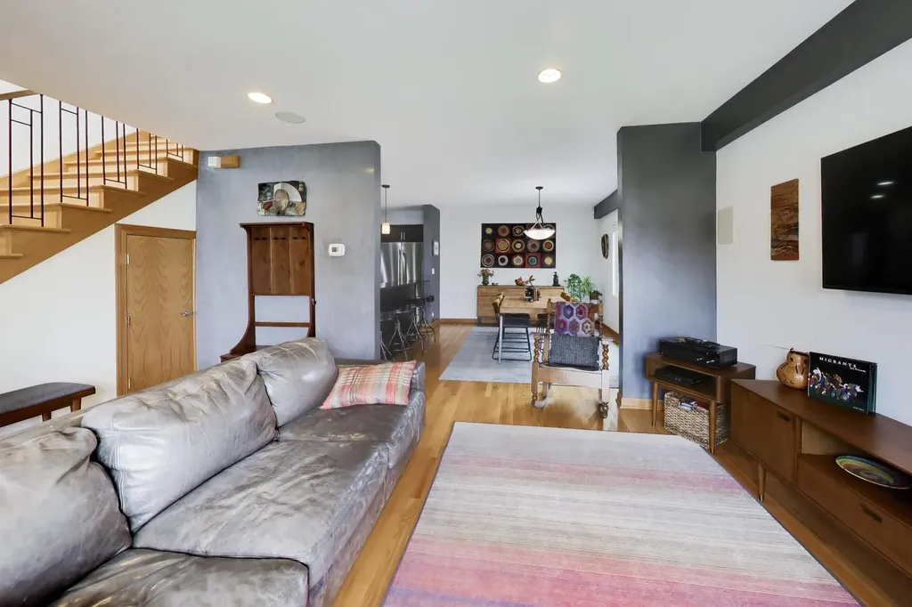 4831 West Winnemac Avenue Chicago IL 60630
