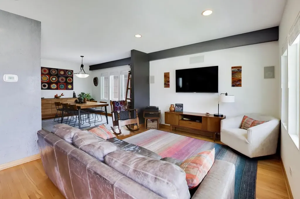 4831 West Winnemac Avenue Chicago IL 60630