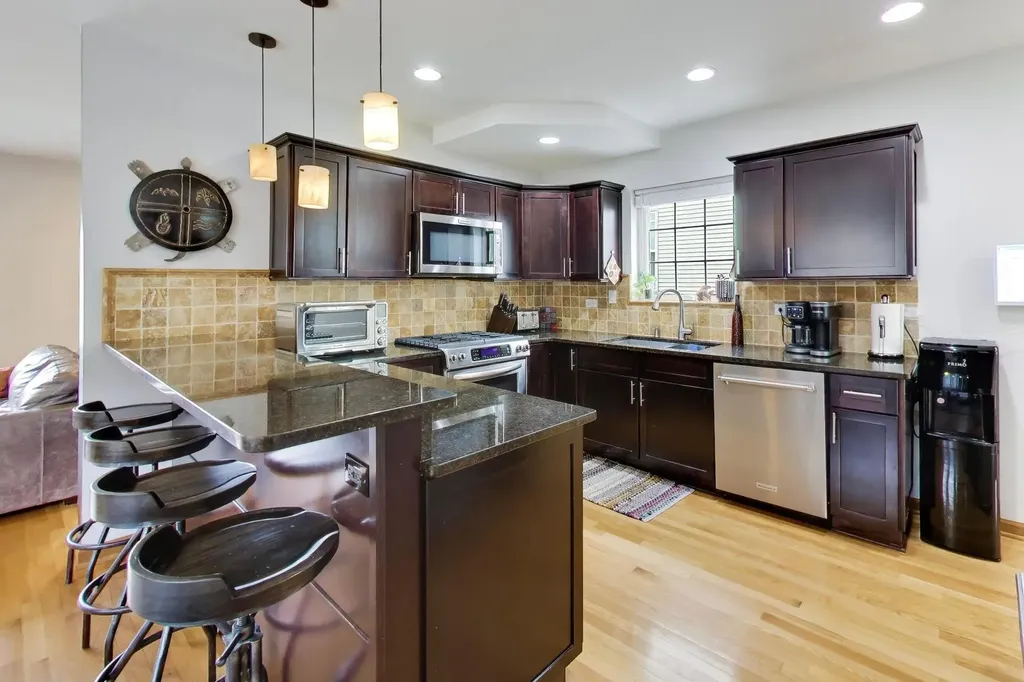 4831 West Winnemac Avenue Chicago IL 60630