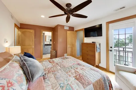 4831 West Winnemac Avenue Chicago IL 60630