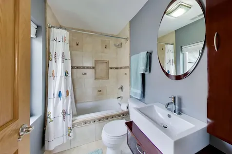 4831 West Winnemac Avenue Chicago IL 60630