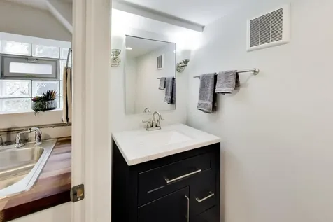 4831 West Winnemac Avenue Chicago IL 60630