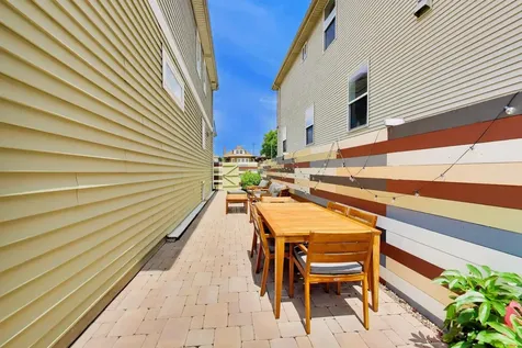 4831 West Winnemac Avenue Chicago IL 60630