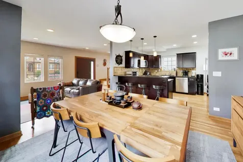4831 West Winnemac Avenue Chicago IL 60630
