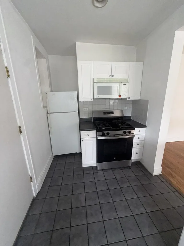 3135 West Leland Avenue Chicago IL 60625
