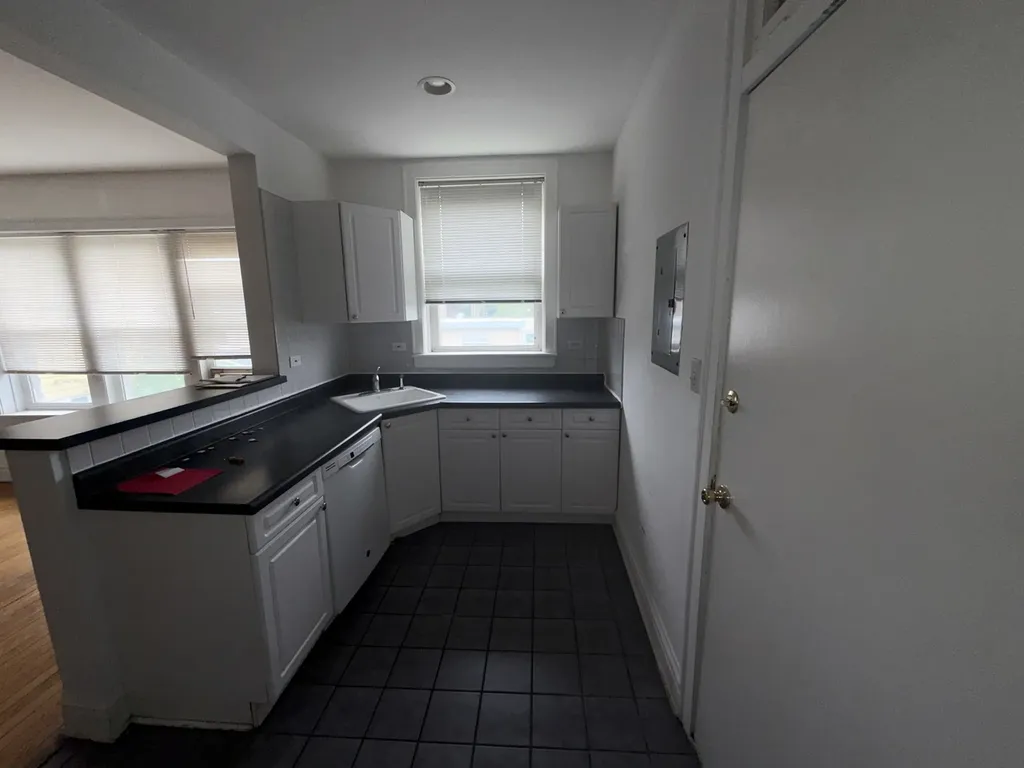 3135 West Leland Avenue Chicago IL 60625