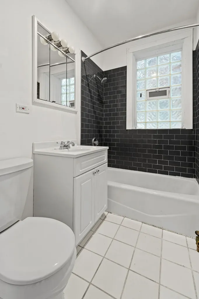 3135 West Leland Avenue Chicago IL 60625