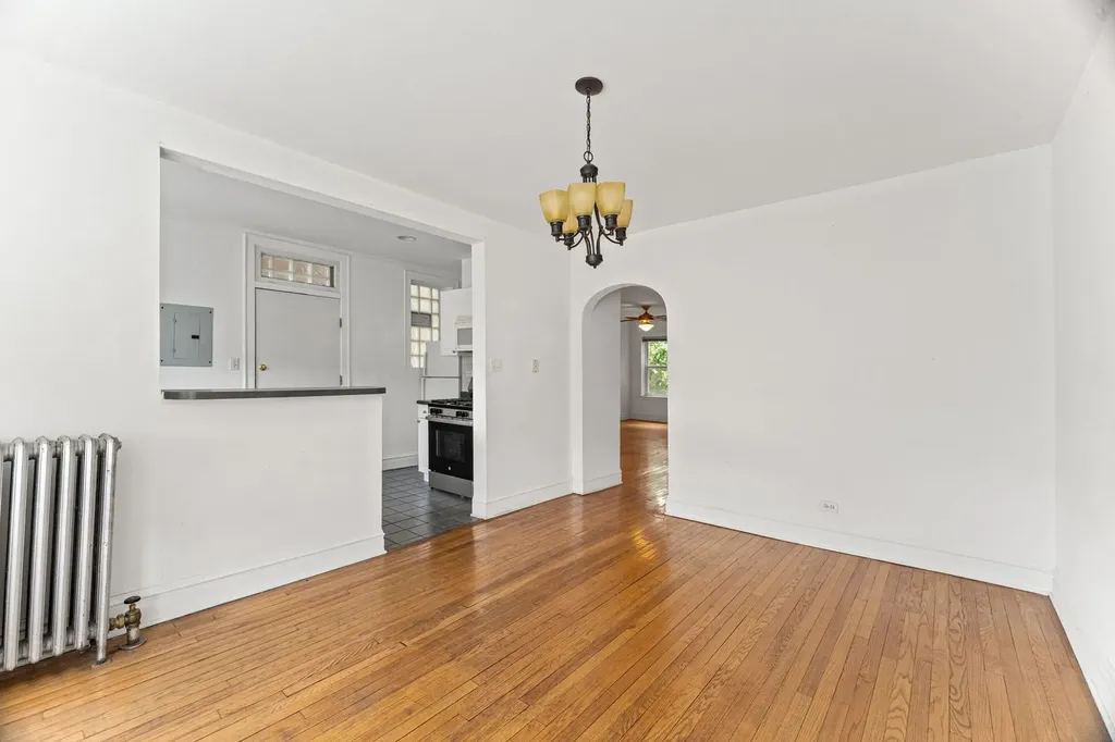 3135 West Leland Avenue Chicago IL 60625
