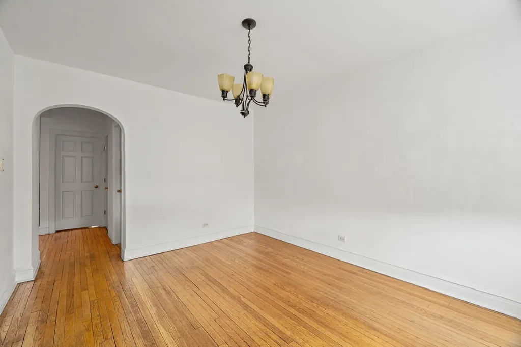 3135 West Leland Avenue Chicago IL 60625