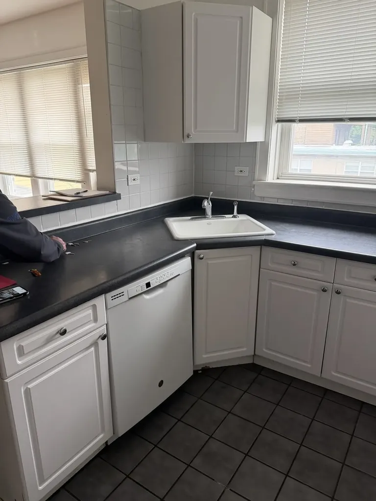 3135 West Leland Avenue Chicago IL 60625