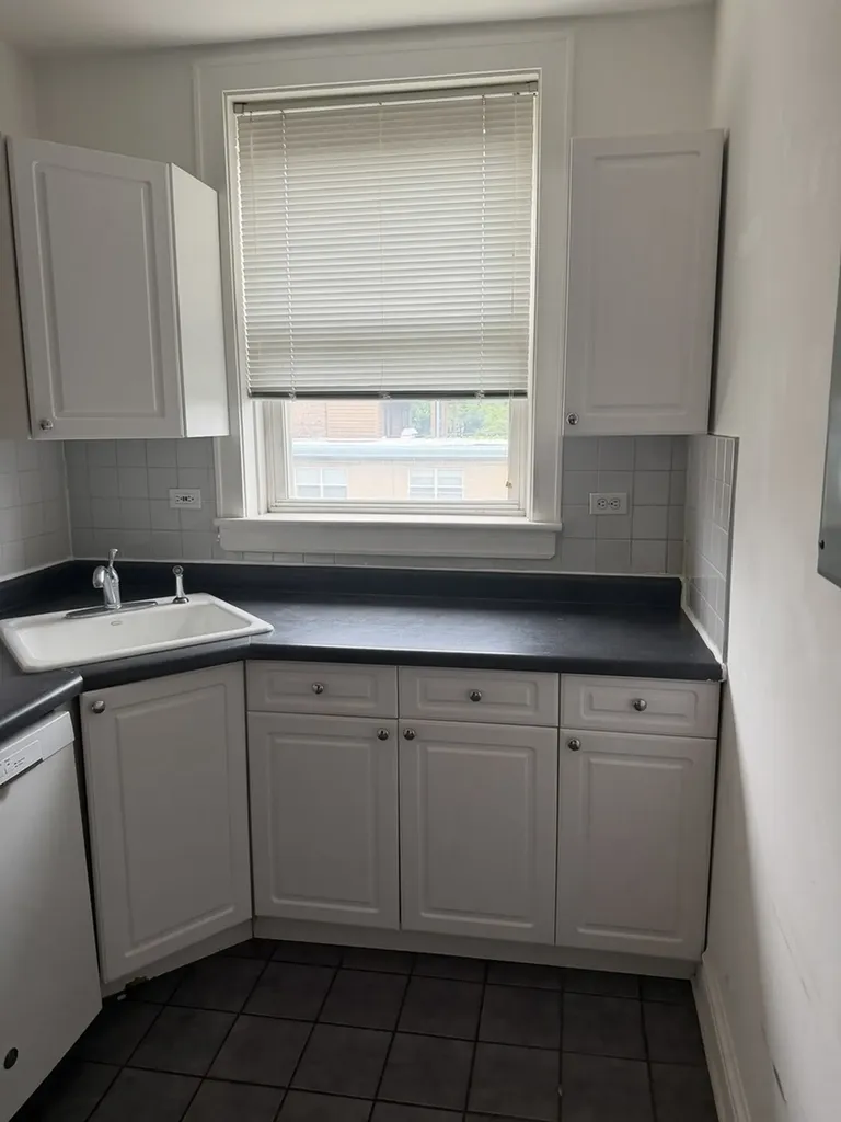 3135 West Leland Avenue Chicago IL 60625