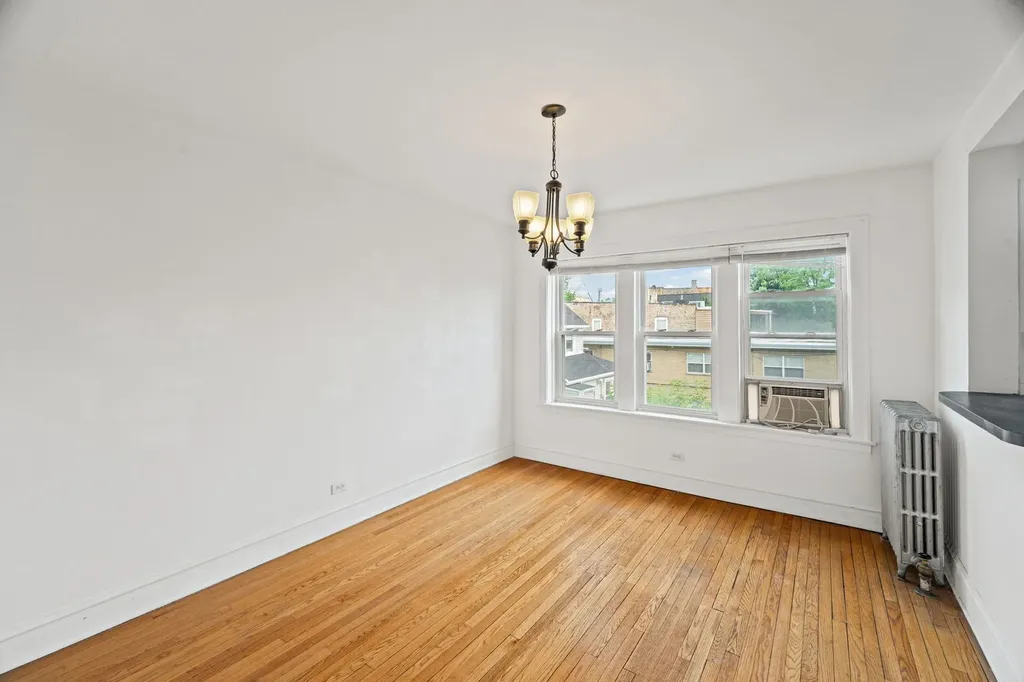 3135 West Leland Avenue Chicago IL 60625