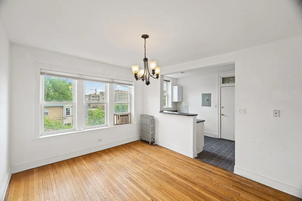 3135 West Leland Avenue Chicago IL 60625